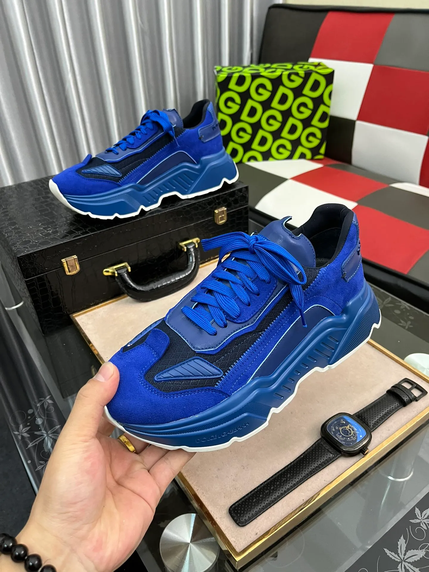 Factory price 480⌚️⌚️DG high-end boutique men's casual sports shoes! Imported original cowhide, shoe body metal loug decoration, imported original hardware, exquisite luxury, super A level! Compared with the genuine product at the counter, the version is no worse at all! Size:38-44